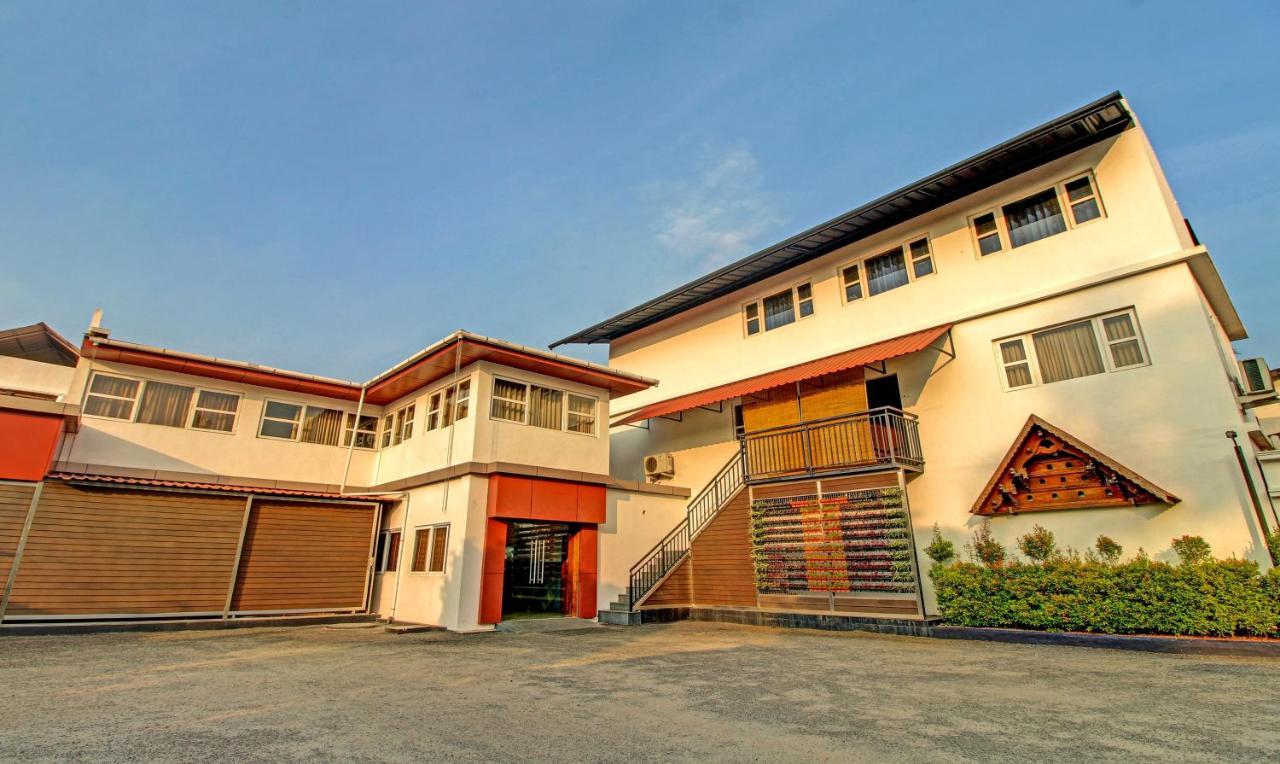 Treebo Prince Hotel กัตตะยัม ภายนอก รูปภาพ