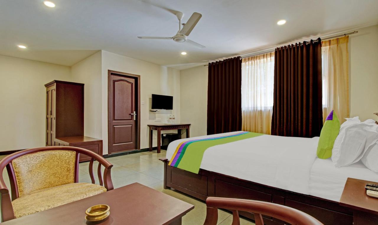 Treebo Prince Hotel กัตตะยัม ภายนอก รูปภาพ