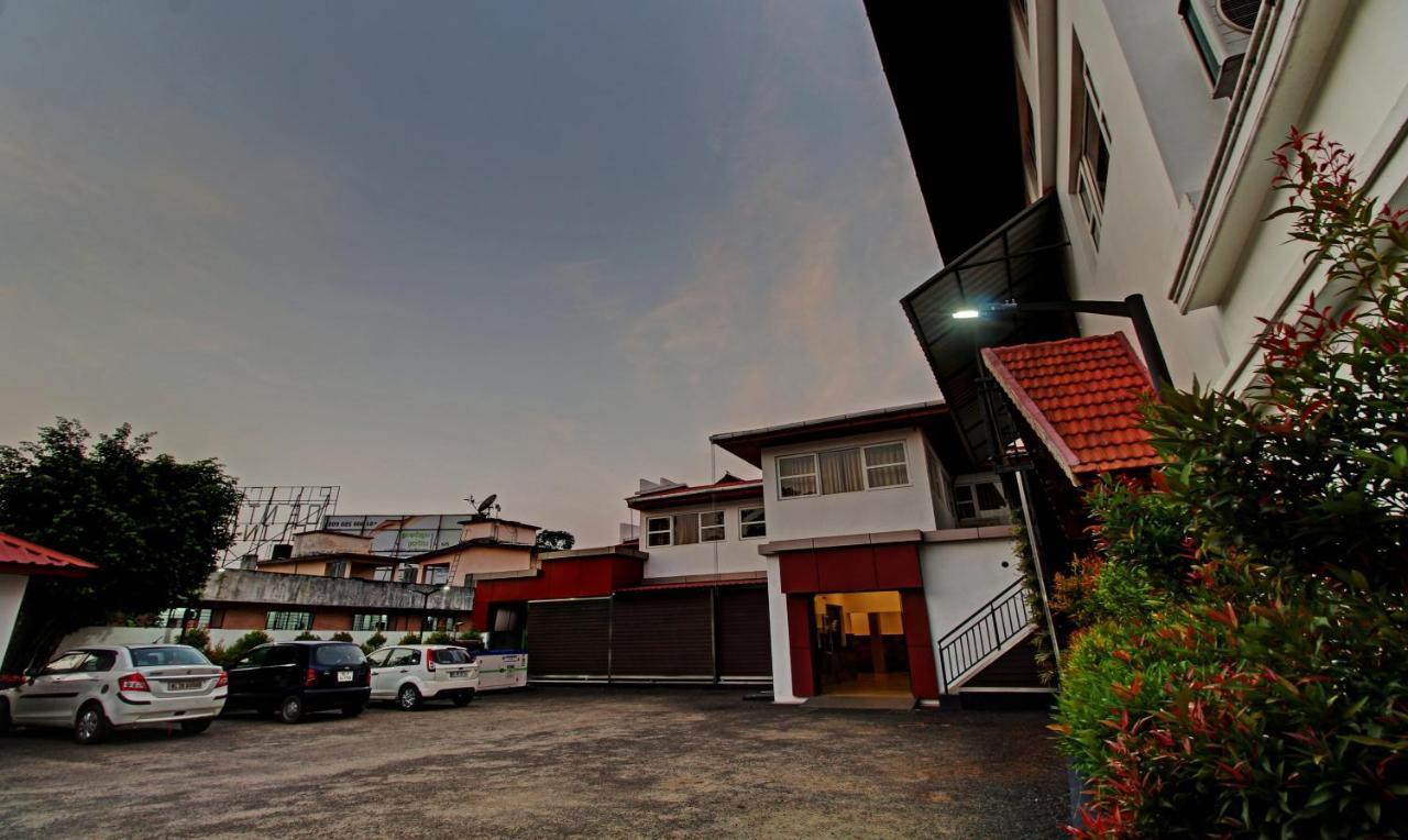 Treebo Prince Hotel กัตตะยัม ภายนอก รูปภาพ