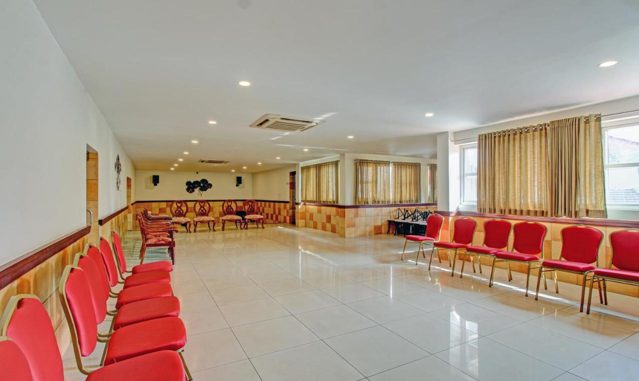 Treebo Prince Hotel กัตตะยัม ภายนอก รูปภาพ