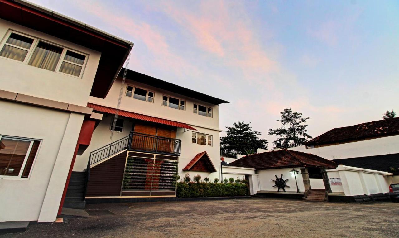 Treebo Prince Hotel กัตตะยัม ภายนอก รูปภาพ