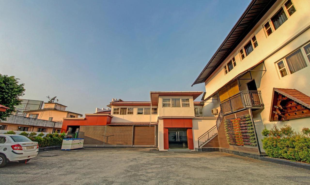 Treebo Prince Hotel กัตตะยัม ภายนอก รูปภาพ