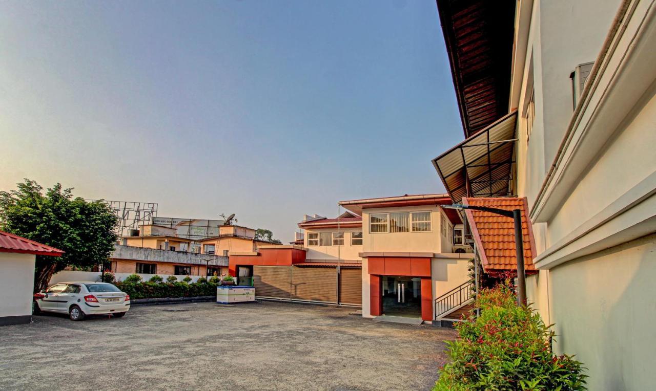 Treebo Prince Hotel กัตตะยัม ภายนอก รูปภาพ